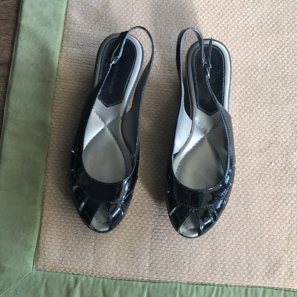 Peep toe shoes